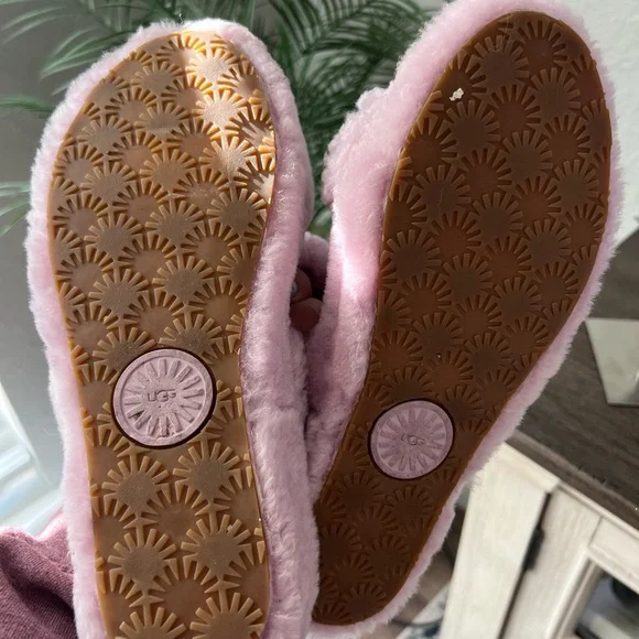Ugg Oh Yeah Fluffy Lavender Slippers - size 9 - Picture 5 of 5